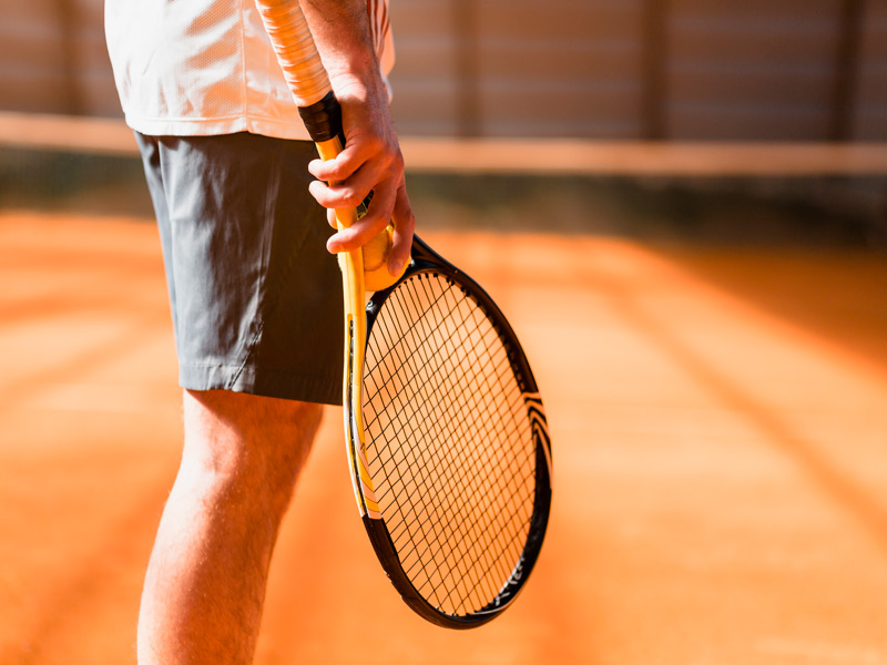¿Cómo influye el tipo de pista en el juego del tenista?
